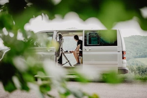 standsome-worklifestyle-hZcmnLfJfv0-unsplash (1)