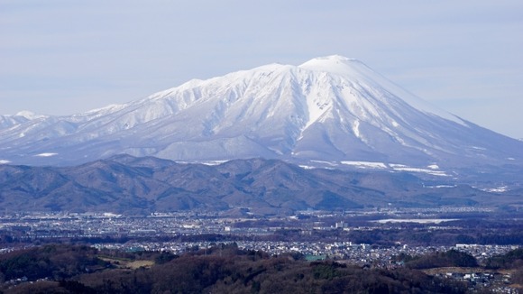 岩手山ビュー売りのはずが…どこの山？　景観懸念のマンションのチラシが物議