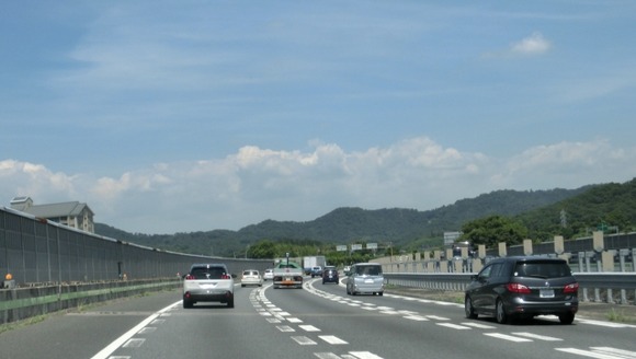 高速運転中ワイ「眠い…死ぬ…SAまで…我慢…や…」