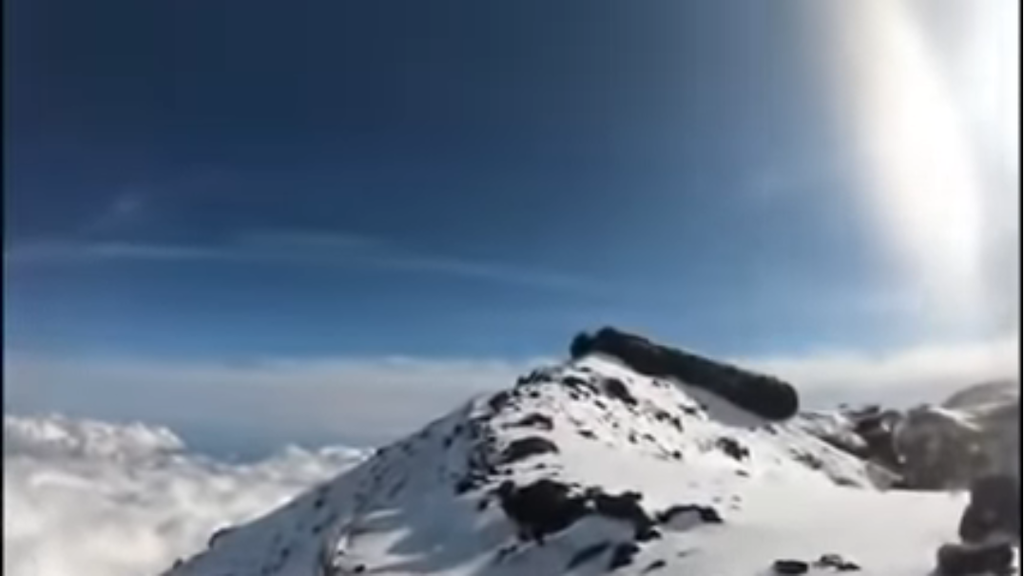 富士山 ニコ生ライブ配信で滑落前に 来ないで の声を無視しした為に死亡した事が判明 登山ちゃんねる 富士山 ニコ生ライブ配信で滑落前に 来ないで の声を無視しした為に死亡した事が判明 登山ちゃんねる