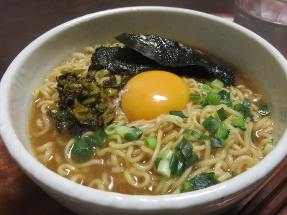 バカ「サッポロ一番みそラーメンうま…」ｽﾞﾙｽﾞﾙ   札幌民ワイ「やれやれ…」
