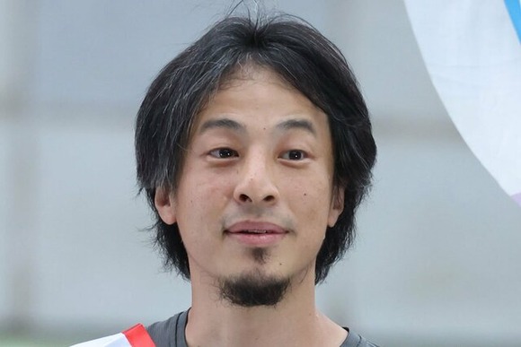 ひろゆき「ホテルに泊まる人馬鹿です、どう考えても漫画喫茶に泊まる方が得です」