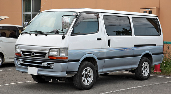 Toyota_Hiace_100_long_van_005