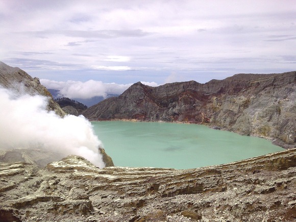The_cauldron_of_Ijen_Mountain,_Indonesia