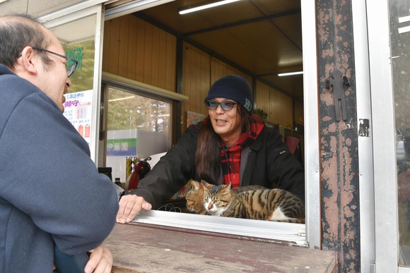 【悲報】大人気アニメの聖地だったキャンプ場が閉鎖…地中に埋められたゴミを複数回発見
