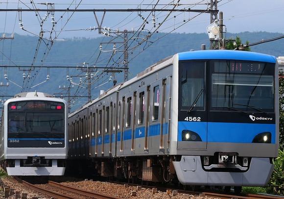 【小田急線】地震で緊急停車→深夜に渋沢駅～新松田駅間の山中で「現地解散」？自力での帰宅を要請か