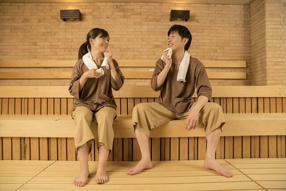 サウナー500人が回答！最も「NG」だと思う行為　3位「汗を流さず水風呂」、2位「汗を飛ばす」…1位は？