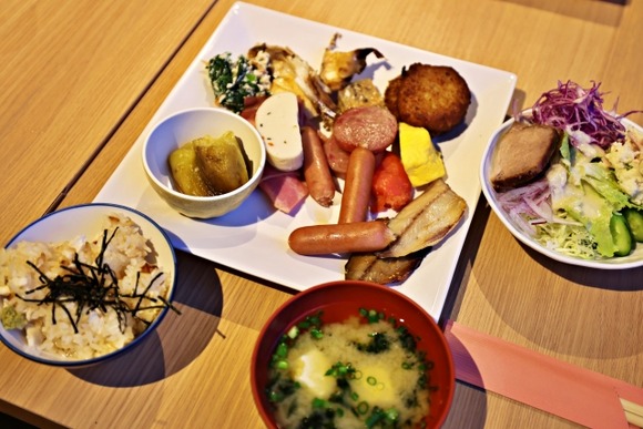 お前らはホテルの朝食バイキングでこんな感じで取ってるんだろ？