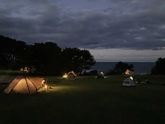 同じキャンプ場に小学校の団体が来てた。そこの団体に腹立った