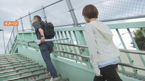 「目に傘が当たって視力を奪う前にやめてください」眼科医がSNSで警鐘　傘の危険な持ち方…横持ち、腕にかけてブラブラ…