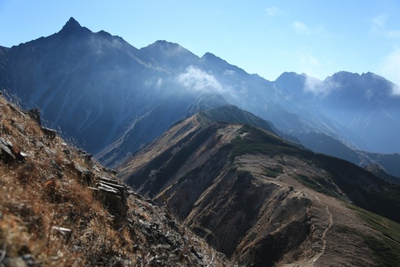 【槍ヶ岳】登山道で雪に埋もれた女性が見つかる…その場で死亡を確認