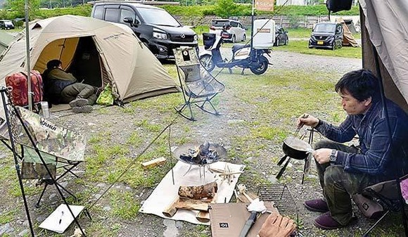 グループでソロキャンプ　なぜ人気