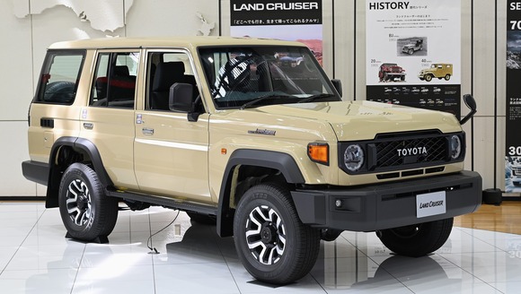 トヨタ「大人気カクカクSUV」に大反響！