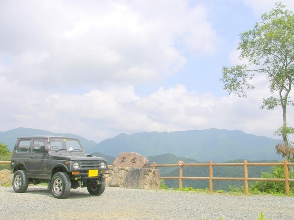 【画像】今日からジムニー女子！塗装だって自分でしちゃうんだ????