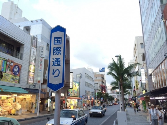 沖縄って旅行地として人気だけど、あんな所で何をするんだ？