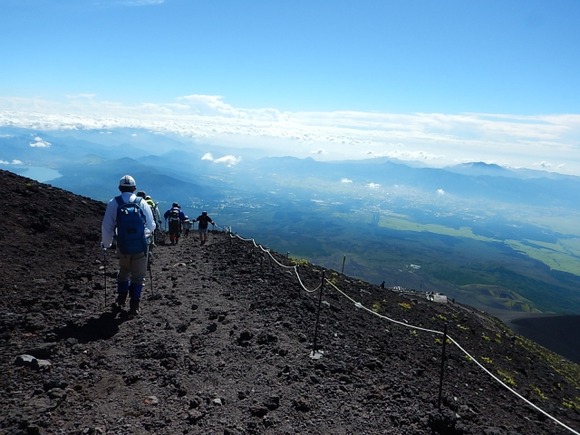 【富士山】高山病で低血糖状態か…弾丸登山の24歳女性を救助