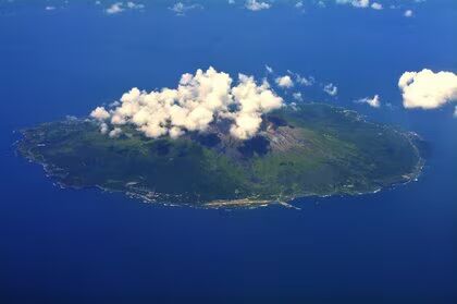 三宅島に火口周辺警報を発表…噴火警戒レベルが“火口周辺規制”の「レベル２」に引き上げ