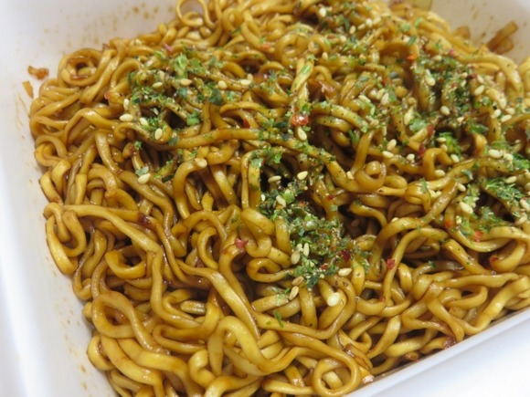 【40代が選ぶ】結局一番だと思う「カップ焼きそば」は？2位は「ペヤング ソースやきそば」、1位は？