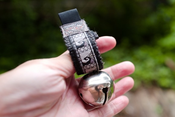 熊鈴は静かに歩けないから一年もたたずに外した