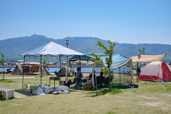 「キャンプブーム終焉」とか言われてるがキャンプ場に大勢いるだろ？