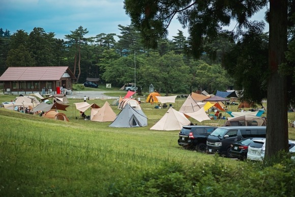 キャンプ場で2～3歳児が「ママ頭痛い」「帰りたい」「車行こう」と泣き叫び…