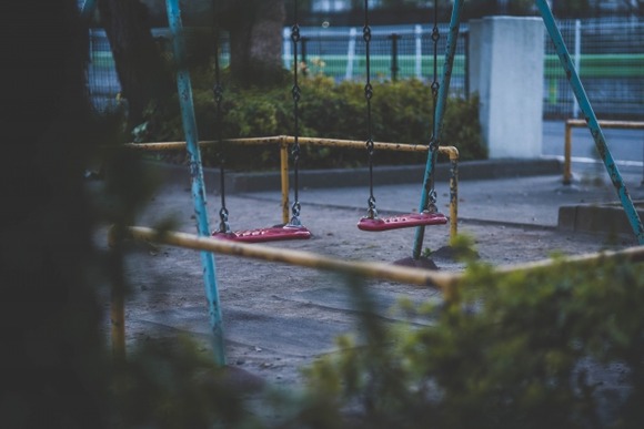 【画像】公園にきた！今からブランコするおｗｗｗｗｗｗｗｗｗｗｗ