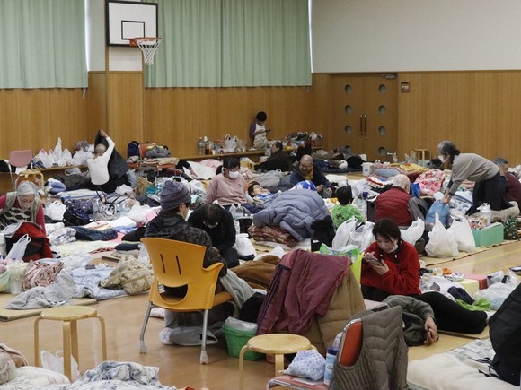 【政府】「難民キャンプより劣悪」日本の避難所環境、抜本的な改善へ方針決まる