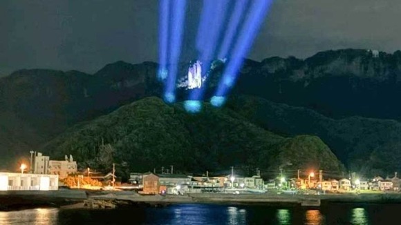 【千葉】「明らかな光害」「中止すべき」　鋸山ラピュタの壁、ライトアップが物議　観光協会は影響否定も「真摯に受け止めております」