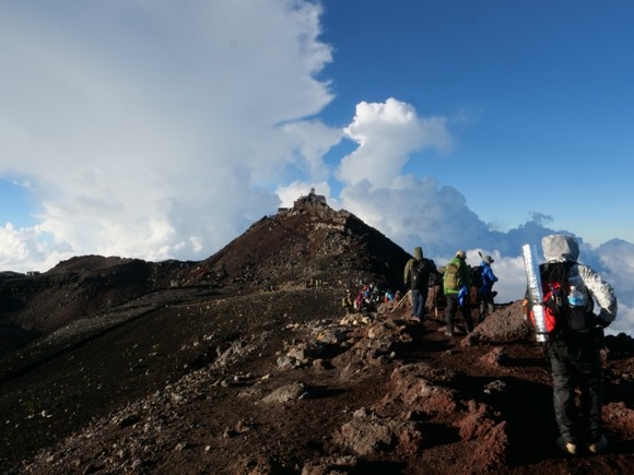 先月、富士山登ってきたんやが普通にクソきつかった