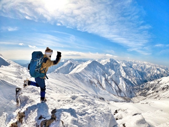 雪山行くときにヘルメットは被るものなのでしょうか？