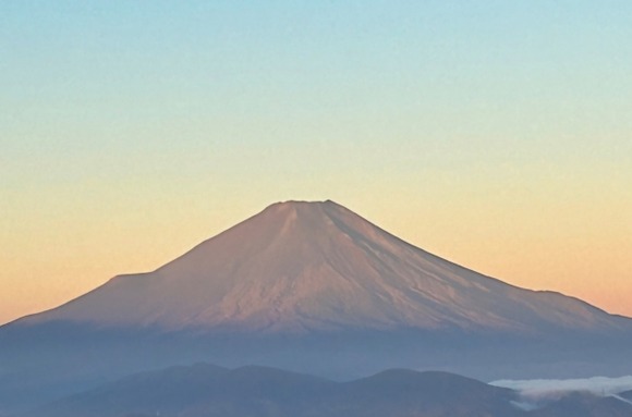 【富士山】山梨が5000円て決めたら自動的に静岡側も5000円になるんかな？