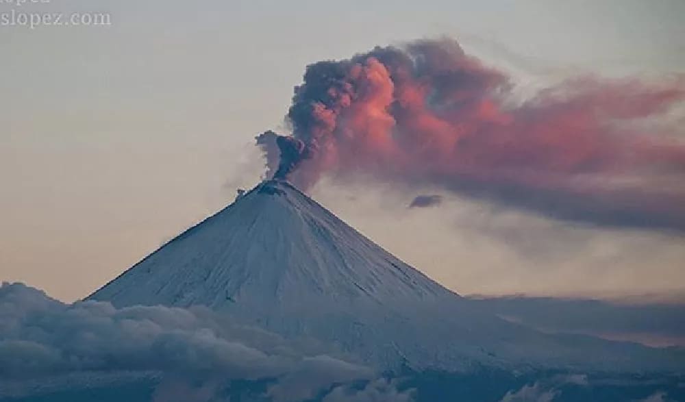 カムチャツカ半島のクリュチェフスコイ火山 6000メートルの噴煙柱 登山ちゃんねる