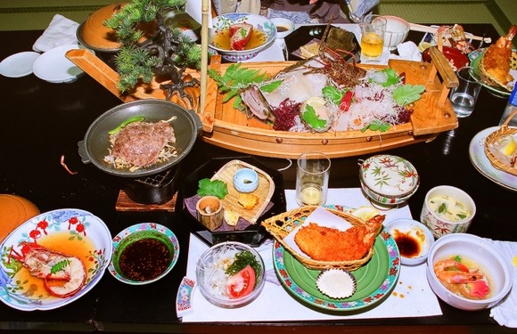 旅館って素泊まりで外に食いに行く方が明らかにいいいよな？
