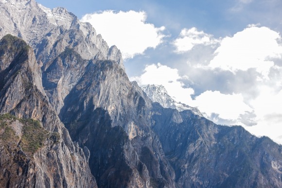 中国の山奥のコンビニ、いくらなんでもアクセスが悪すぎるｗｗｗｗｗ