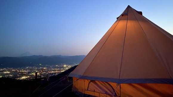 【悲報】アウトドア雑誌さん、「天誅 若武者 山上怨也 敵討之図」なるイラストを掲載してしまう