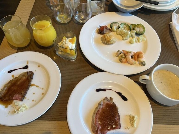 【画像】4000円以上するホテルの昼食ブュッフェに来たわ