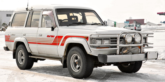 Toyota_Land_Cruiser_60_005