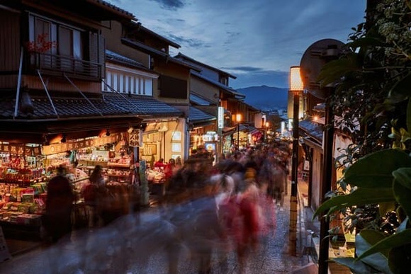 京都旅行ワイ、外国人の多さに腰を抜かす・・・