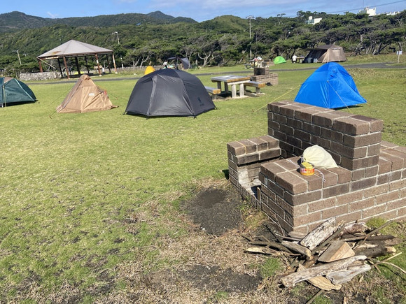 【画像】連休だから島にキャンプに来た