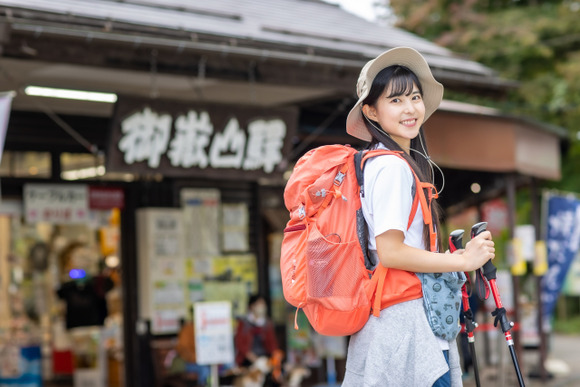 若い女が登山します←30万再生　おっさんが登山します←100再生