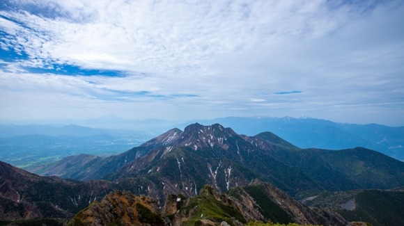 権現岳に登ってきたけどアブが大量に発生していて、立ち止まると一気に取り付いてきて休めなかった