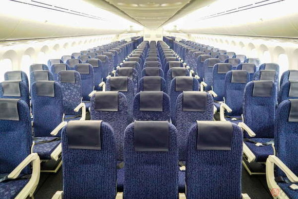 飛行機の座席は「窓側vs通路側」どっちがいい？