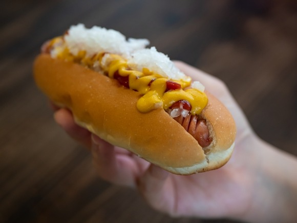 【悲報】「ホットドッグ」、手軽に食えてマジで美味いのにいまいち日本で流行らない