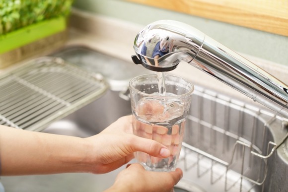 「水道水」がおいしいと思う都道府県ランキング！　2位は「富山県」、1位は？