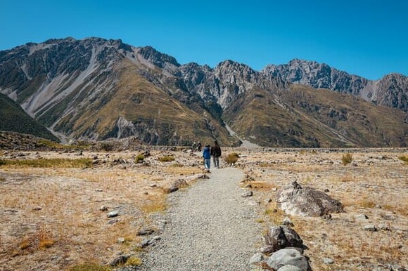 UL装備一式揃えると高いからモンベルでULっぽい色味、形の服装にしてるんだけどどう？