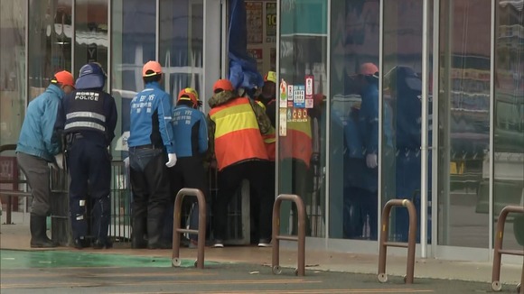 【秋田】店員襲撃のクマ、夜になってもスーパーの中に留まる　捕獲には至らず