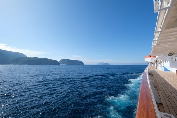 居酒屋とかのトイレに貼ってある「地球一周の船旅」のポスター