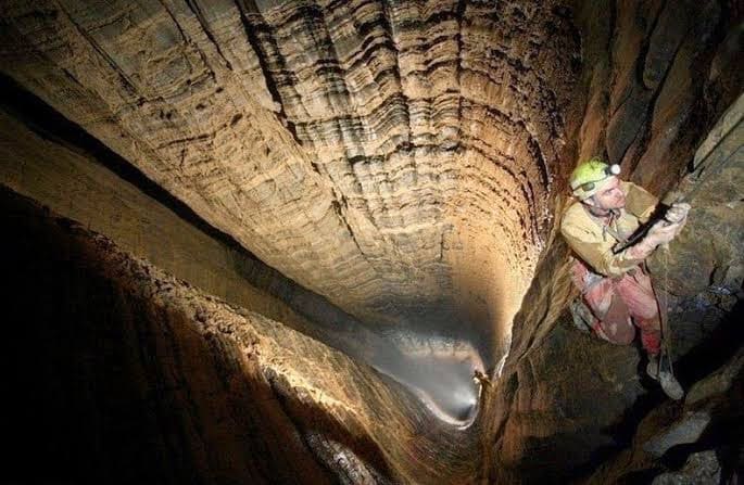 世界一深い洞窟「クルベラ洞窟」が洒落にならんほど怖い : 登山ちゃんねる