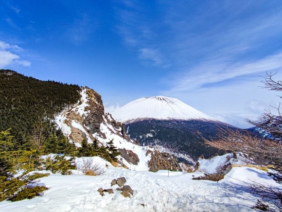 登山道で倒れていた男性　防災ヘリで搬送も死亡確認　登山者が発見し「意識ない」と110番通報　浅間連峰の黒斑山と蛇骨岳の中間付近