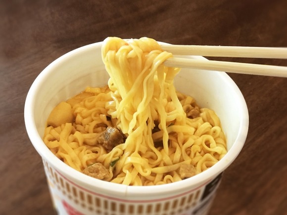 なぜ無印カップヌードルがウケるのか？シーフードやカレーのほうが美味いのに